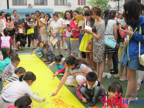 讓色彩在畫(huà)布上自由流淌